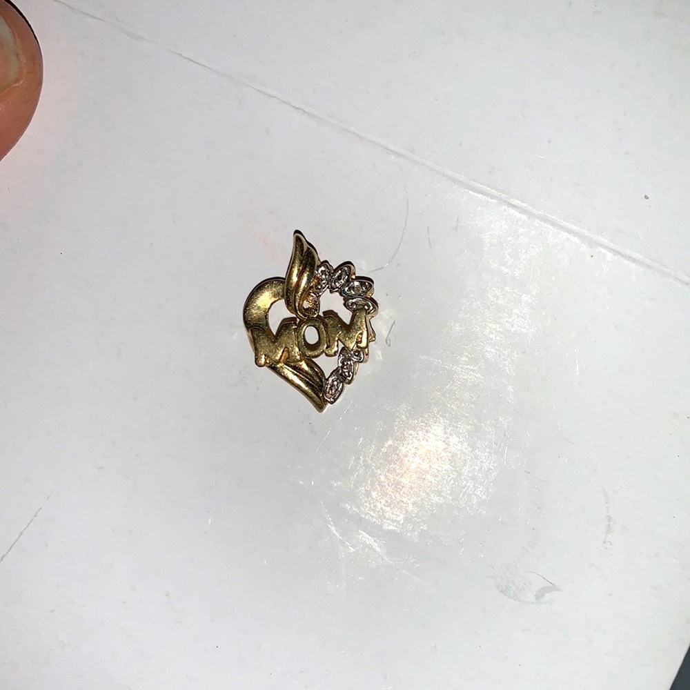 10k gold mom pendant
